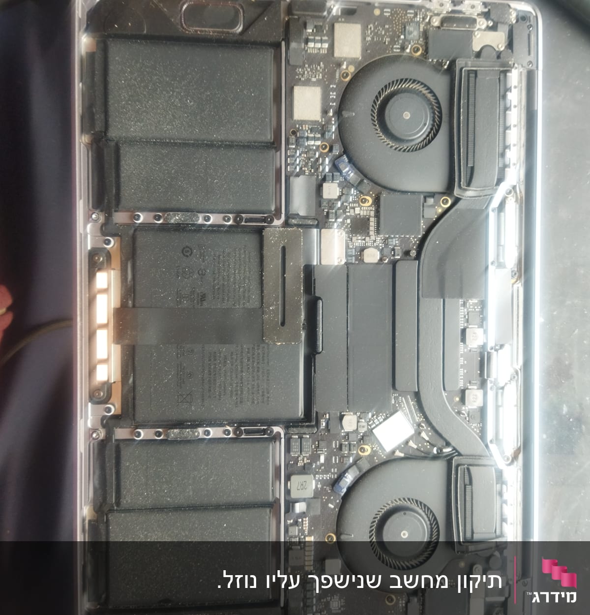 תיקון מחשב שנישפך עליו נוזל.